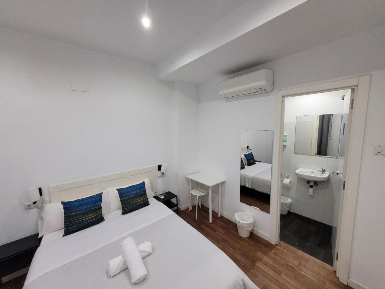 Ayz Frailes - Auto Check-In Property (Adults Only) Málaga Exteriör bild