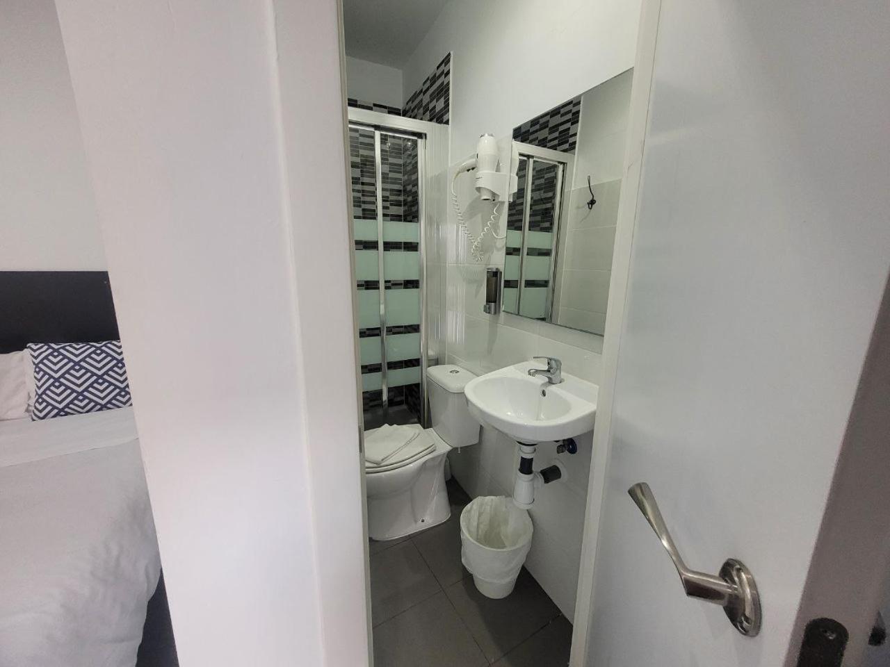 Ayz Frailes - Auto Check-In Property (Adults Only) Málaga Exteriör bild