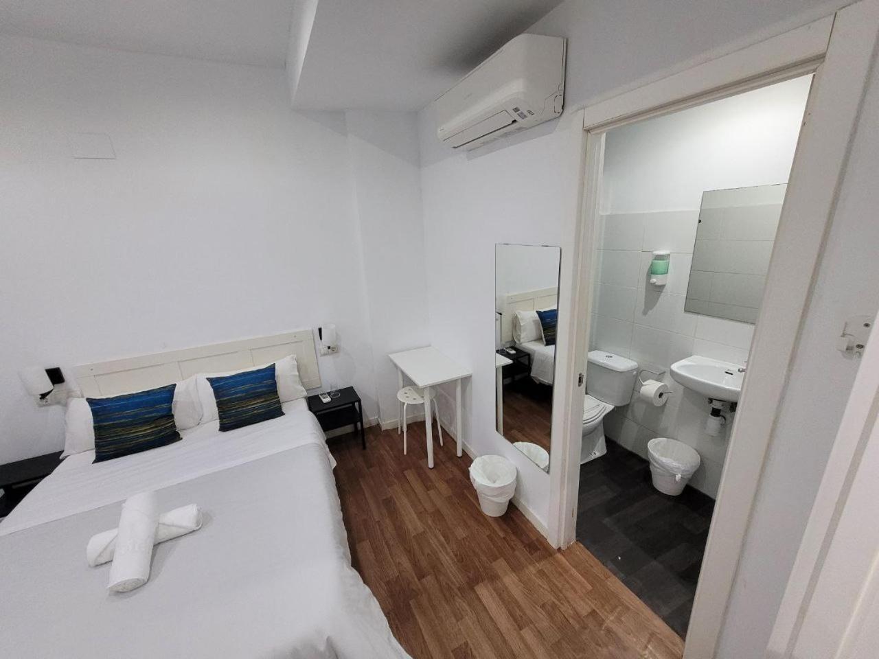 Ayz Frailes - Auto Check-In Property (Adults Only) Málaga Exteriör bild